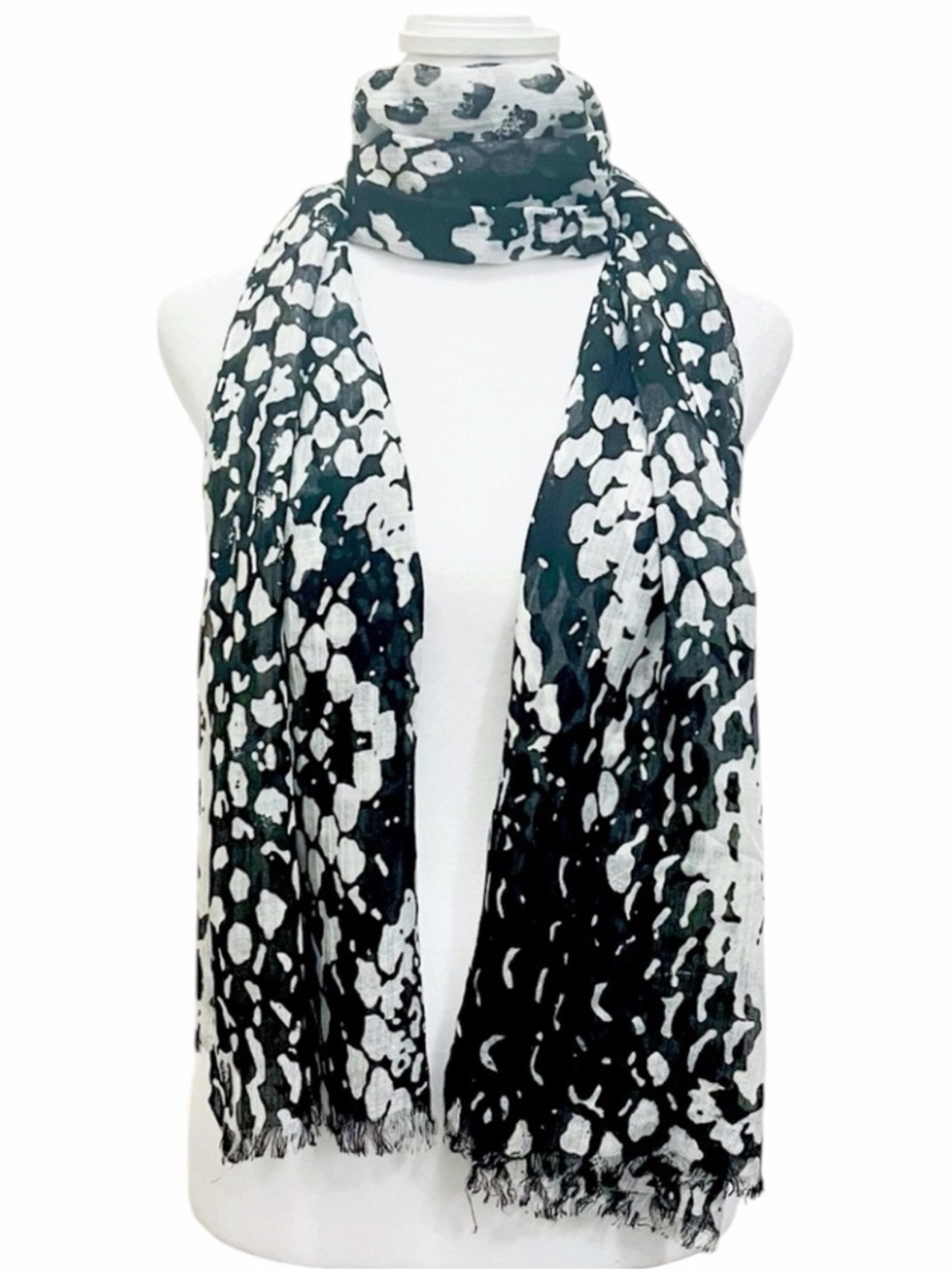 Simply Vera Wang Black White Abstract Shawl Wrap